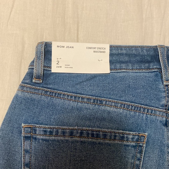 AE High Rise Mom Jean - Picture 5 of 6